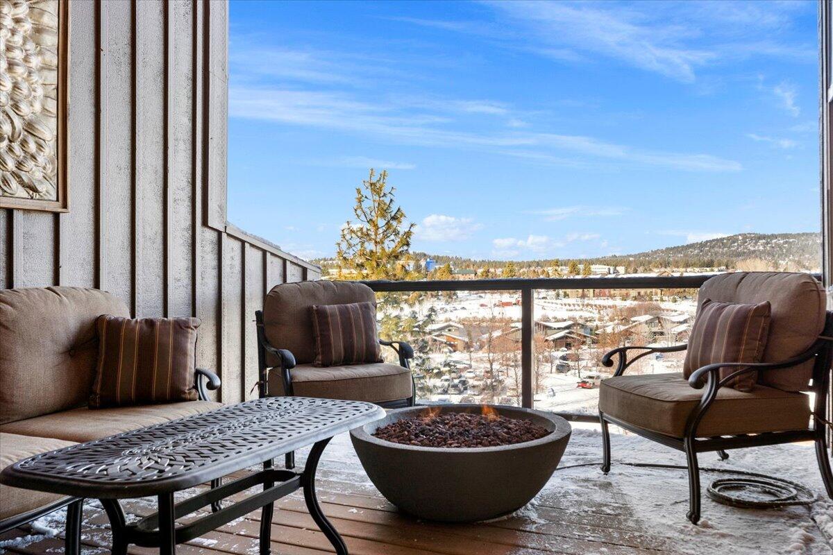 941 Southwest Vantage Point Way Bend, OR 97702 - Photo 4 of 52 33-Deck