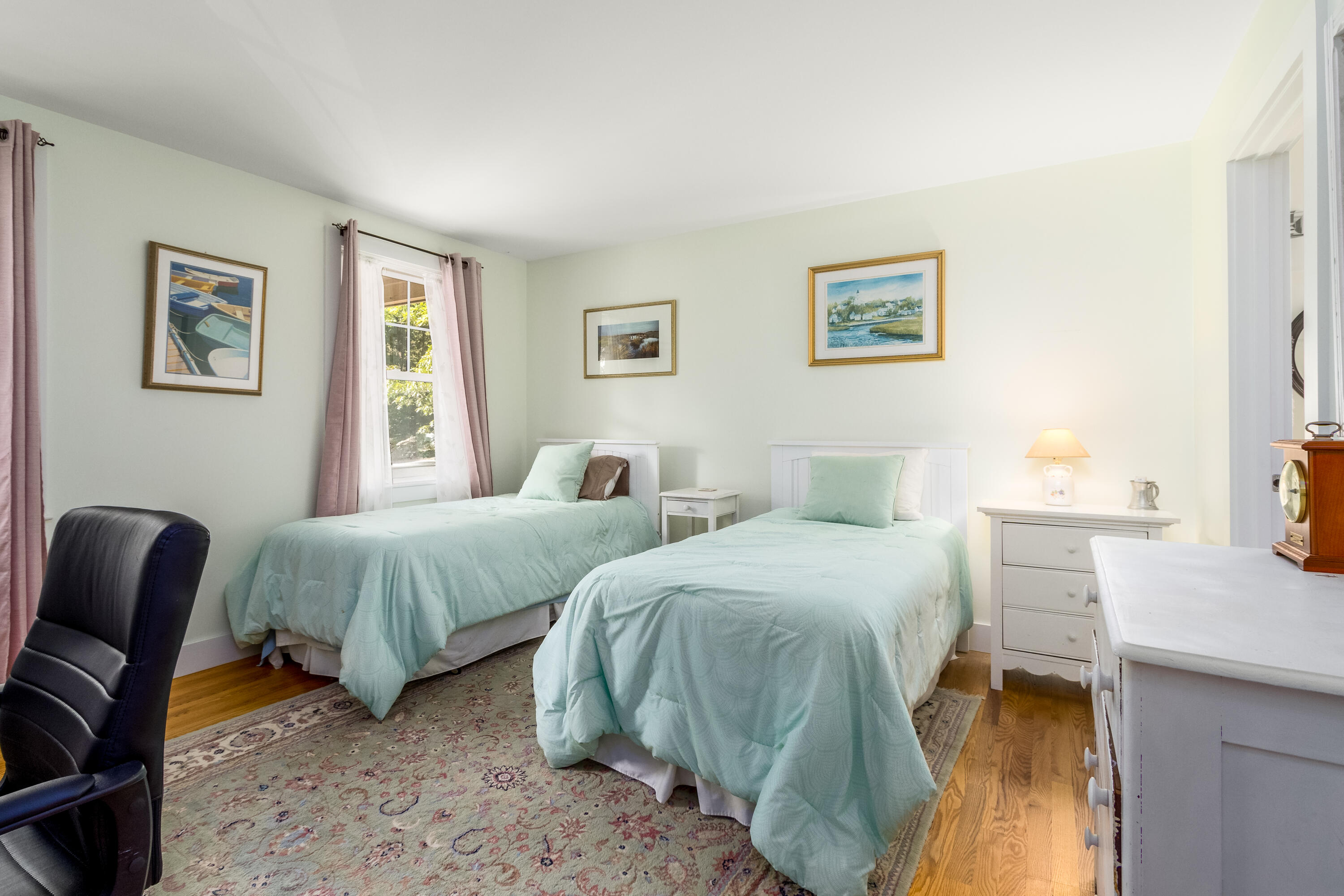 40 Pine Needle Road Wellfleet, MA 02667 - Photo 24 of 36 a bedroom with two beds and a couch