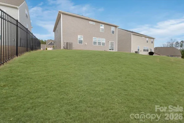 a view of a house with backyard and garden