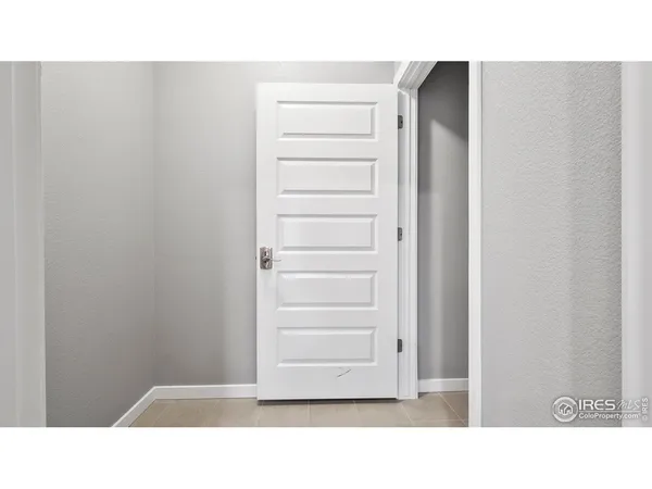 a black and white photo of a bathroom