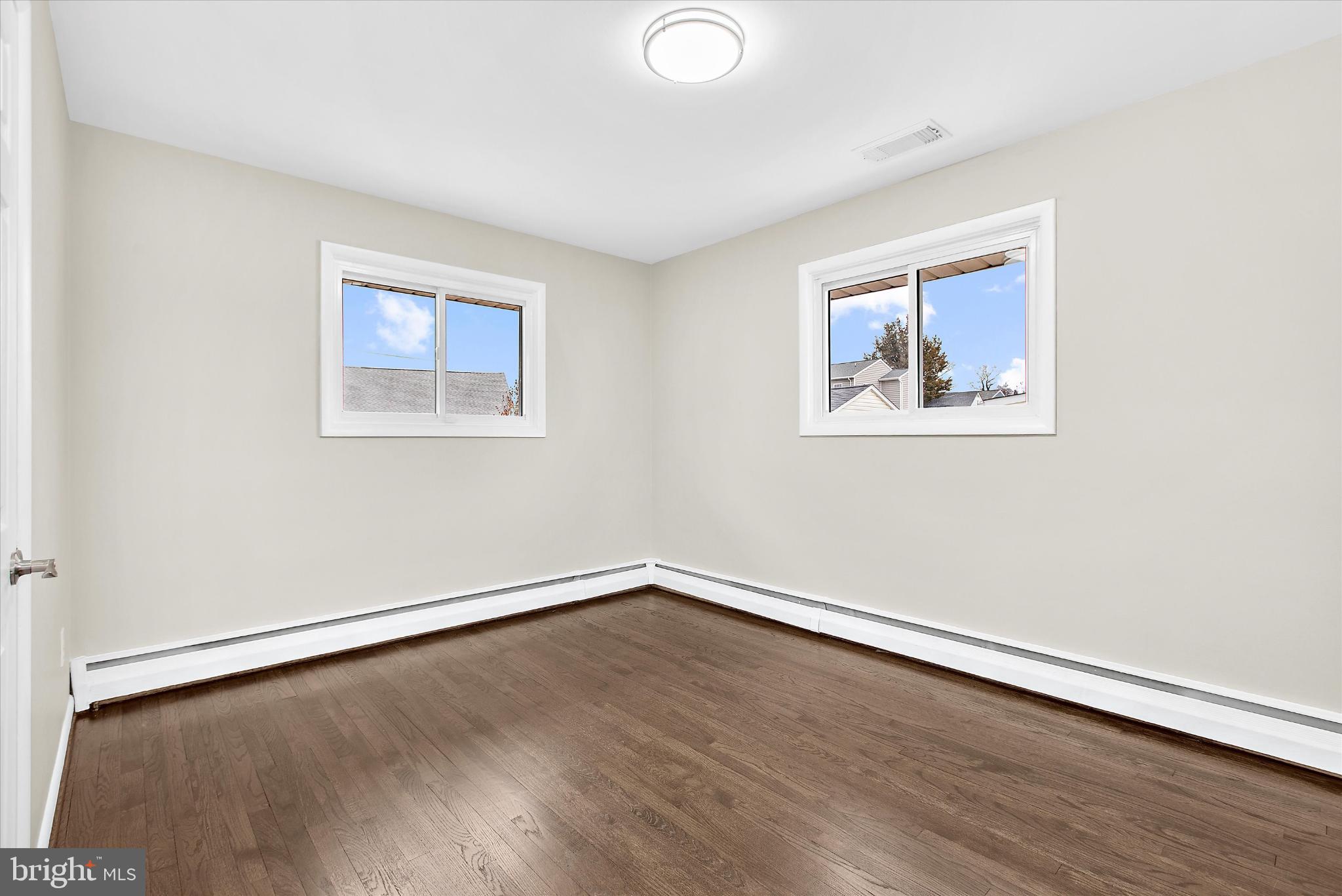 8421 Spring Road Pasadena, MD 21122 - Photo 16 of 30 an empty room with a painting and a lamp