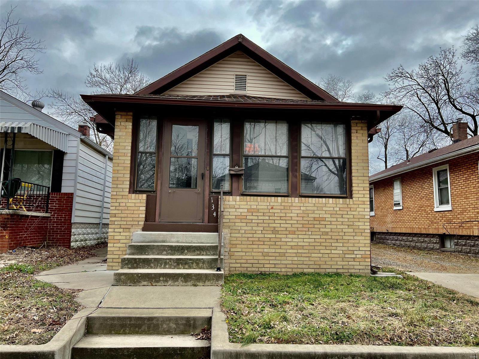134 East Acton Avenue Wood River, IL 62095 - Photo 1 of 25