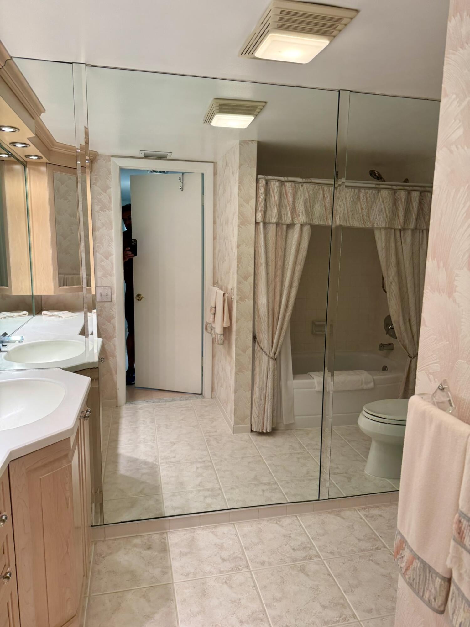 799 Jeffery Street, Unit 4100 Boca Raton, FL 33487 - Photo 18 of 43 Primary Bath Pic 1