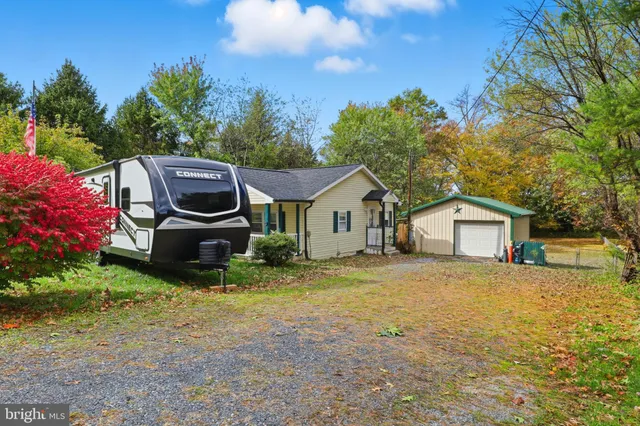 a view of house with backyard