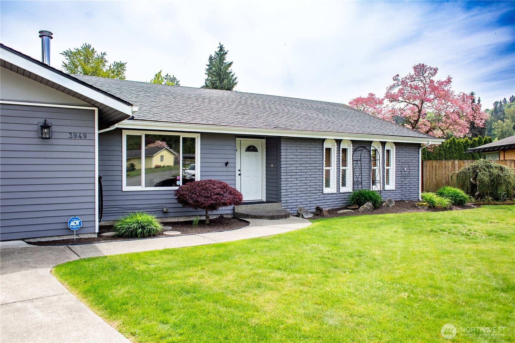 3949 Southeast 10th Place Renton, WA 98058 - Photo 2 of 38 Gallery Image 2