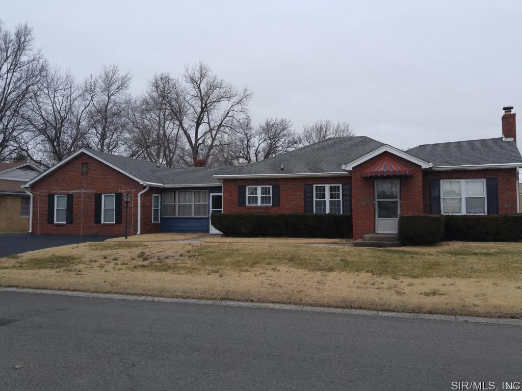 704 Enos Lane Godfrey, IL 62035 - Photo 1 of 25