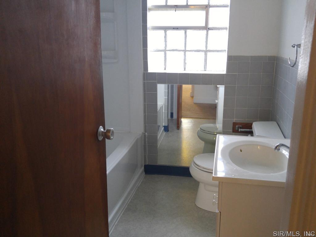704 Enos Lane Godfrey, IL 62035 - Photo 20 of 25