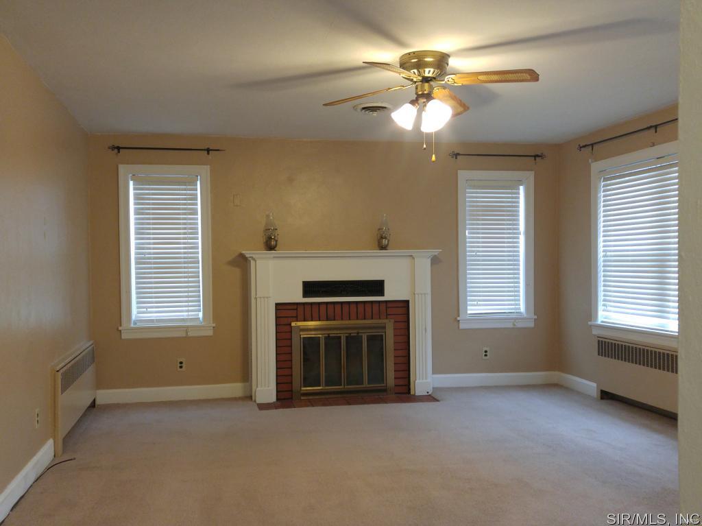 704 Enos Lane Godfrey, IL 62035 - Photo 2 of 25
