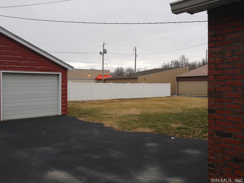704 Enos Lane Godfrey, IL 62035 - Photo 23 of 25
