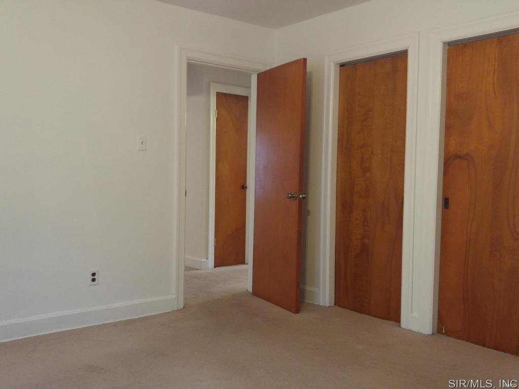 704 Enos Lane Godfrey, IL 62035 - Photo 8 of 25