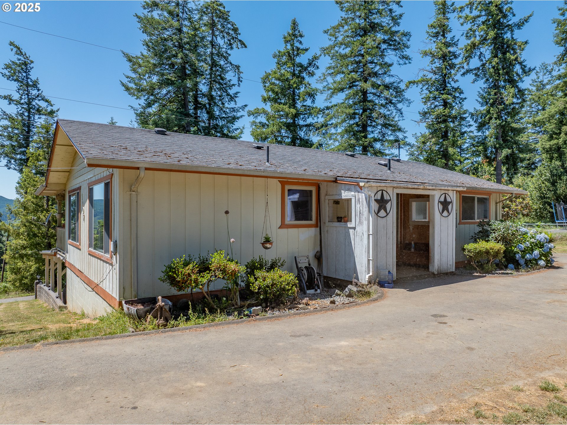 1997 Hazel Street Myrtle Point, OR 97458 - Photo 8 of 37 Gallery Image 8