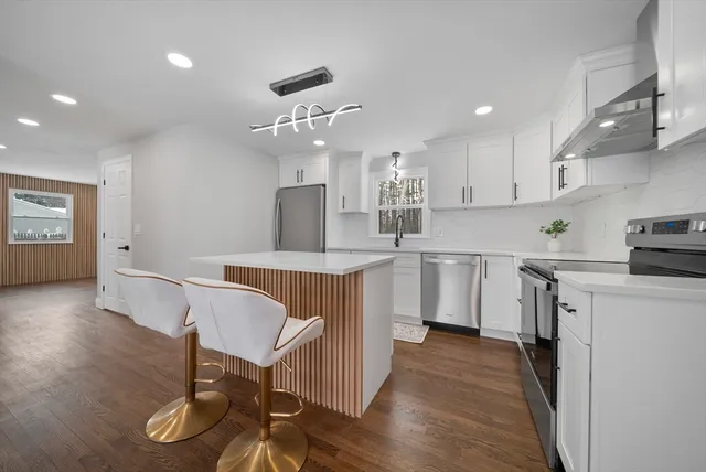 $599,500 | 9 Edgewood Avenue, Merrimack, NH 03054