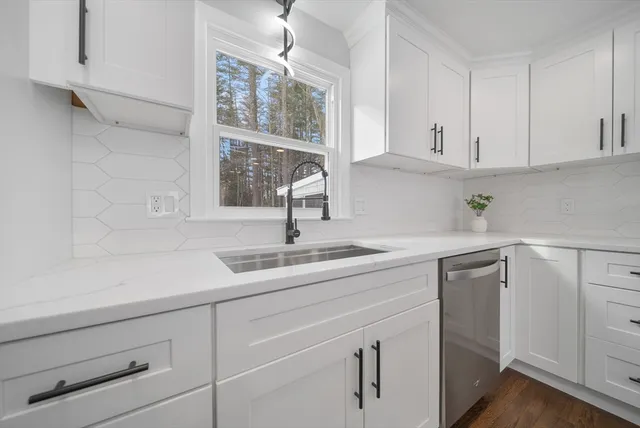 $599,500 | 9 Edgewood Avenue, Merrimack, NH 03054