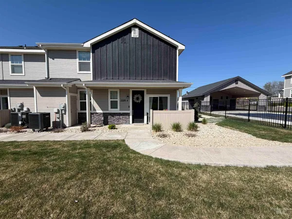 $325,000 | 2329 East Spice Loop, Unit 4, Nampa, ID 83687