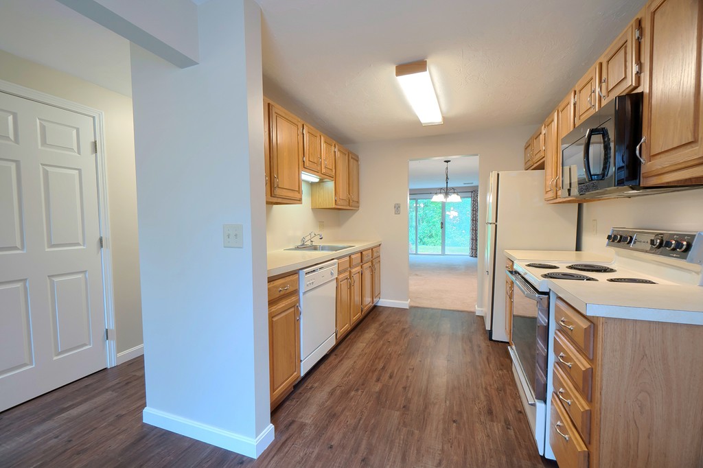 904 Ridgefield Circle, Unit A Clinton, MA 01510 - Photo 5 of 20 Gallery Image 5