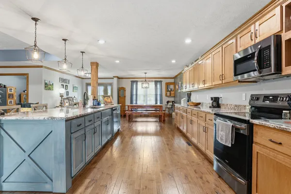 $949,000 | 1560 Fairfield Road, Westmoreland, TN 37186