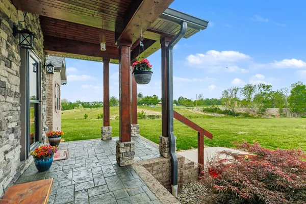 $949,000 | 1560 Fairfield Road, Westmoreland, TN 37186