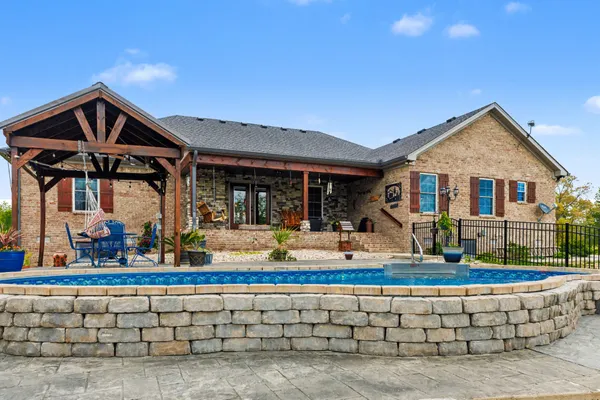 $949,000 | 1560 Fairfield Road, Westmoreland, TN 37186