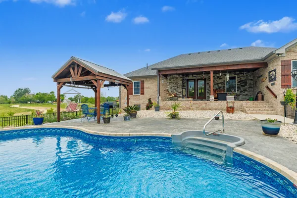 $949,000 | 1560 Fairfield Road, Westmoreland, TN 37186