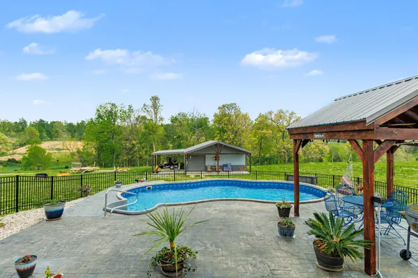 $949,000 | 1560 Fairfield Road, Westmoreland, TN 37186
