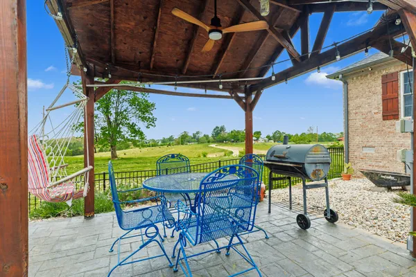 $949,000 | 1560 Fairfield Road, Westmoreland, TN 37186