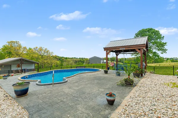 $949,000 | 1560 Fairfield Road, Westmoreland, TN 37186