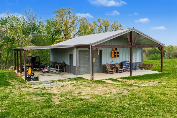 $949,000 | 1560 Fairfield Road, Westmoreland, TN 37186