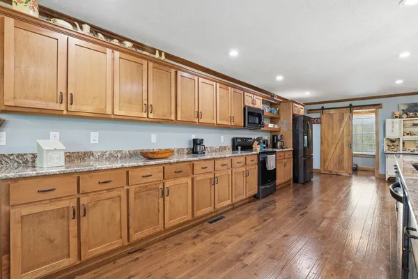 $949,000 | 1560 Fairfield Road, Westmoreland, TN 37186