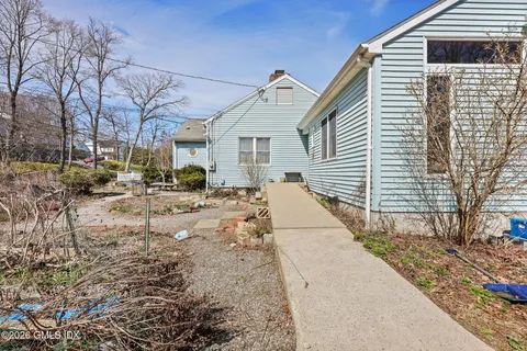 $1,400,000 | 16 Hendrie Drive, Old Greenwich, CT 06870