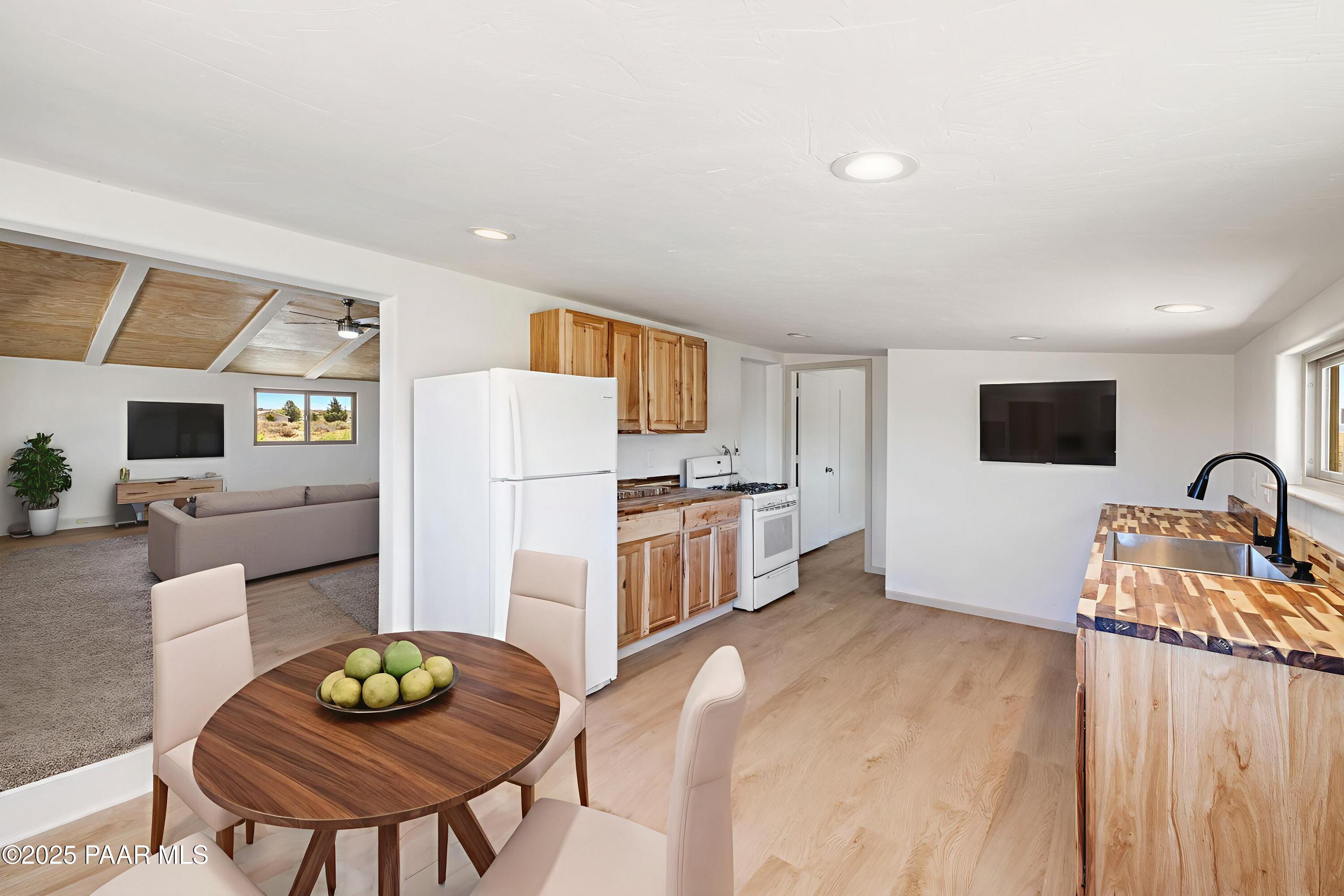 12465 Windmill Road Skull Valley, AZ 86338 - Photo 11 of 41 8-Kitchen - Kitchen - Standard - 46