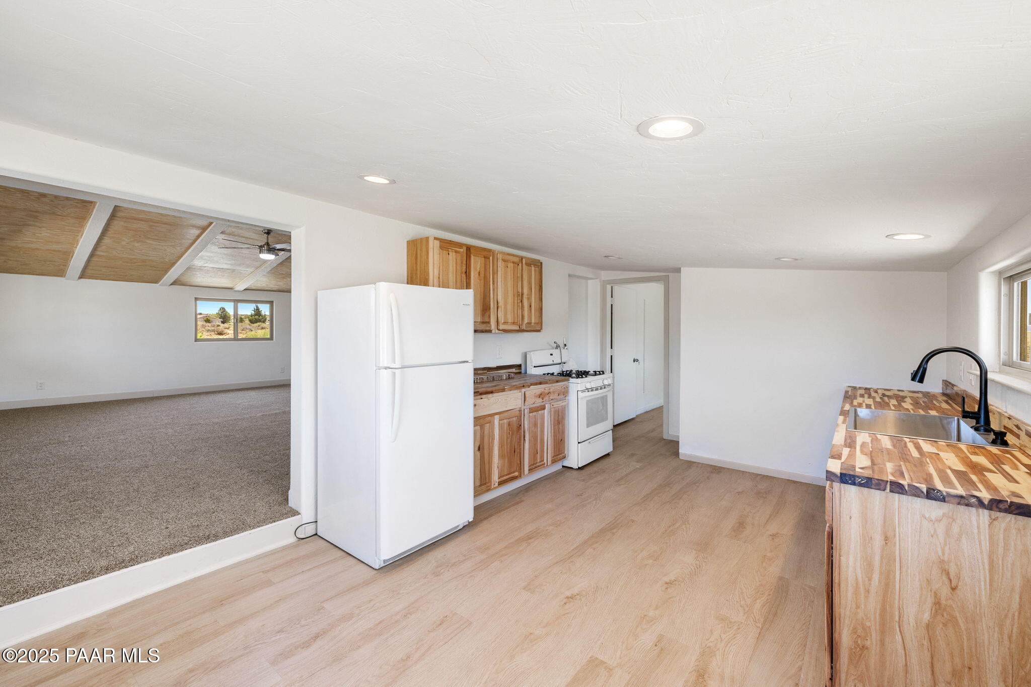 12465 Windmill Road Skull Valley, AZ 86338 - Photo 12 of 41 8-Kitchen