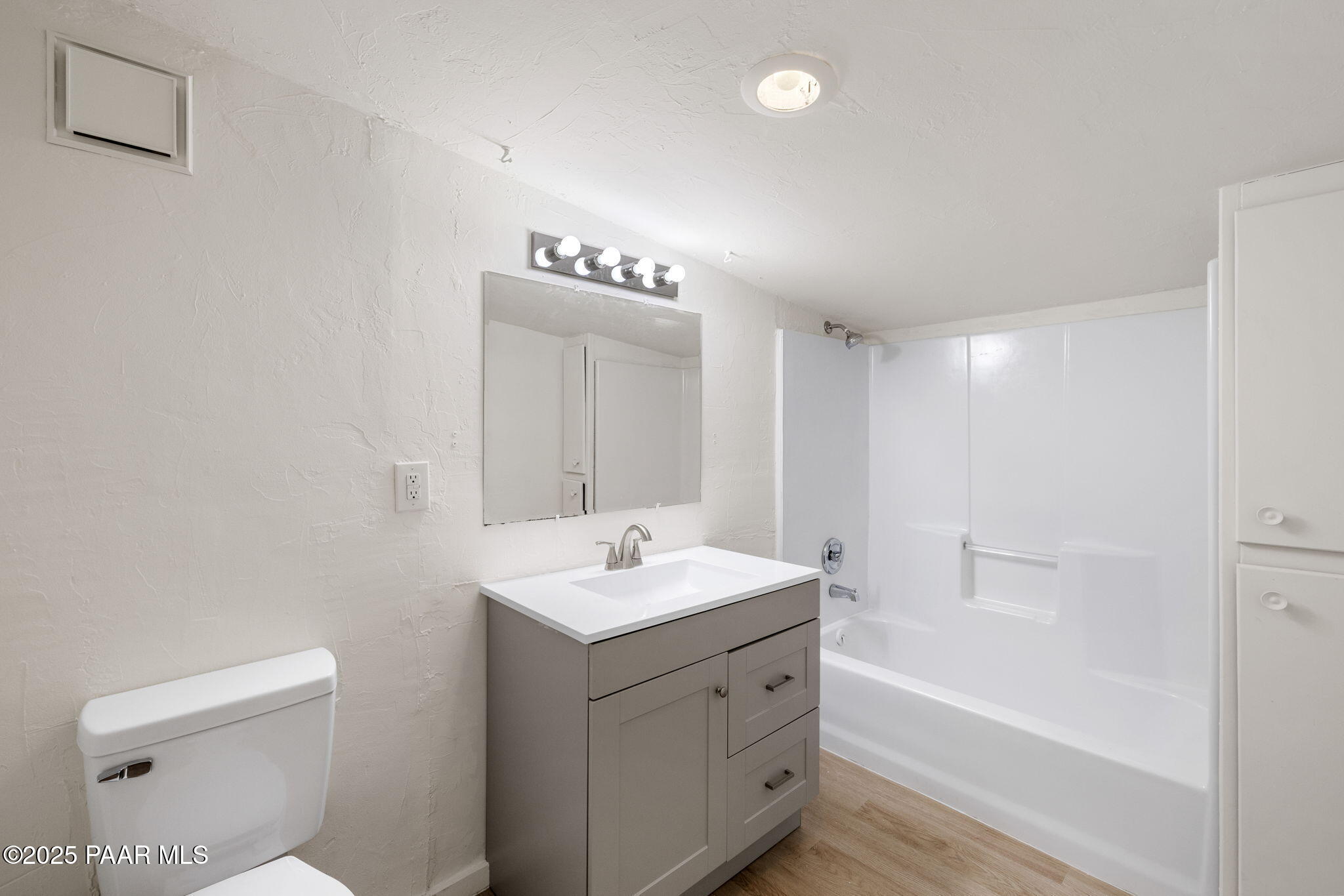 12465 Windmill Road Skull Valley, AZ 86338 - Photo 19 of 41 16-Primary Bathroom