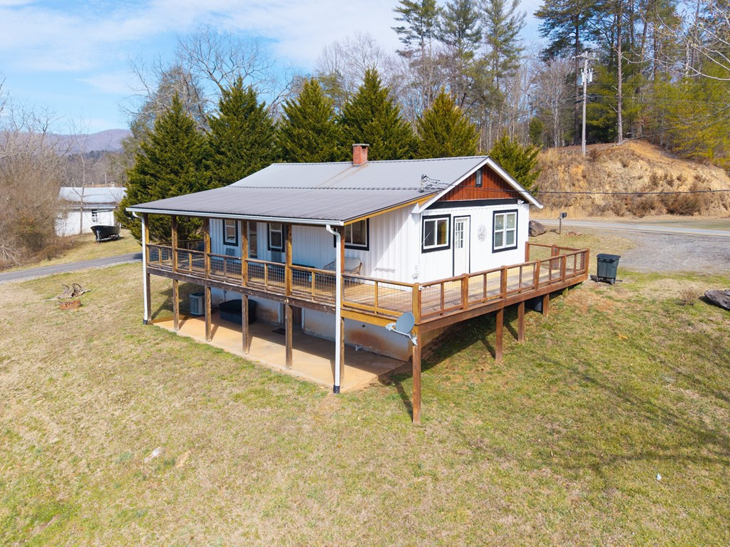 337 Fires Creek Road Hayesville, NC 28904 - Photo 2 of 29