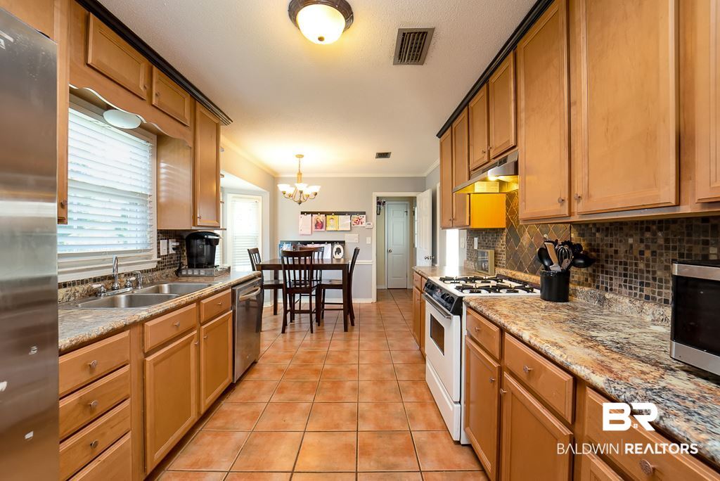1700 Timberly Road East Mobile, AL 36609 - Photo 10 of 26