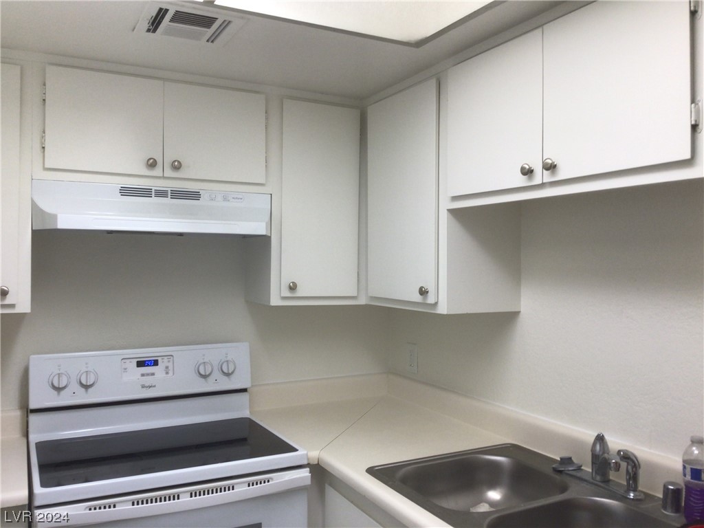 5737 Smoke Ranch Road, Unit B Las Vegas, NV 89108 - Photo 6 of 13