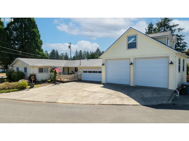$465,000 | 2950 Greenbriar Street, Reedsport, OR 97467