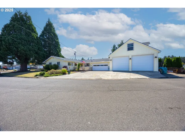 $465,000 | 2950 Greenbriar Street, Reedsport, OR 97467