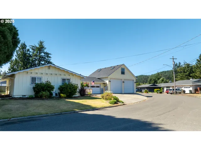 $465,000 | 2950 Greenbriar Street, Reedsport, OR 97467