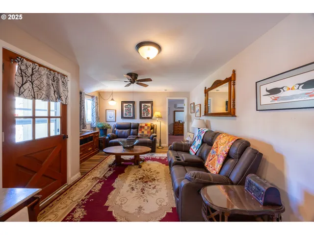 $465,000 | 2950 Greenbriar Street, Reedsport, OR 97467