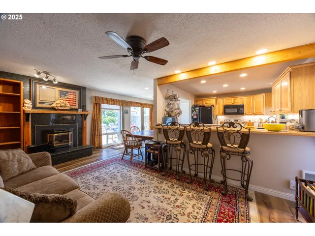 $465,000 | 2950 Greenbriar Street, Reedsport, OR 97467