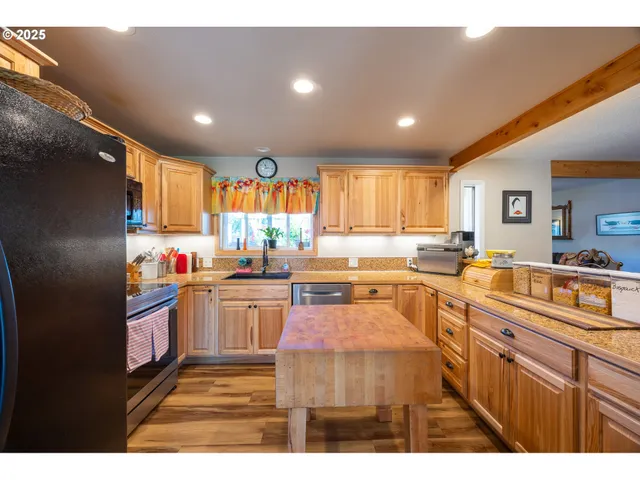 $465,000 | 2950 Greenbriar Street, Reedsport, OR 97467