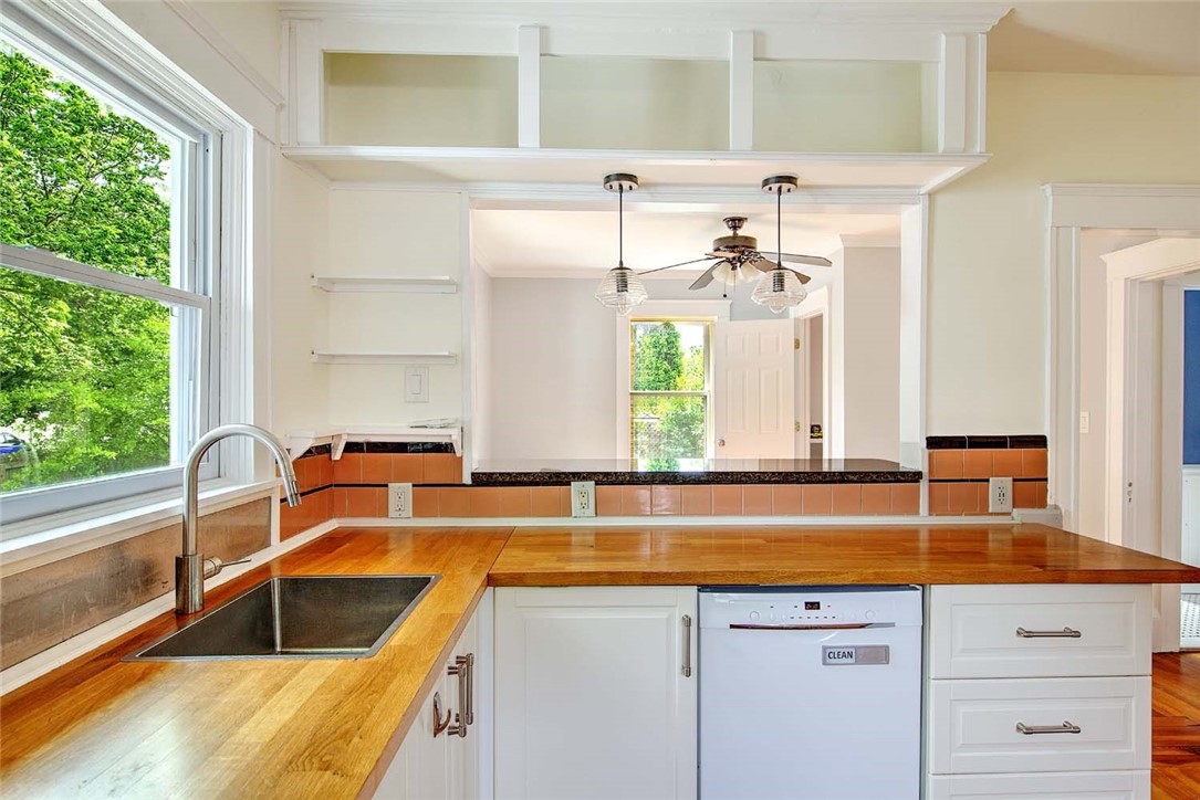 135 Rounds Avenue Providence, RI 02907 - Photo 8 of 29