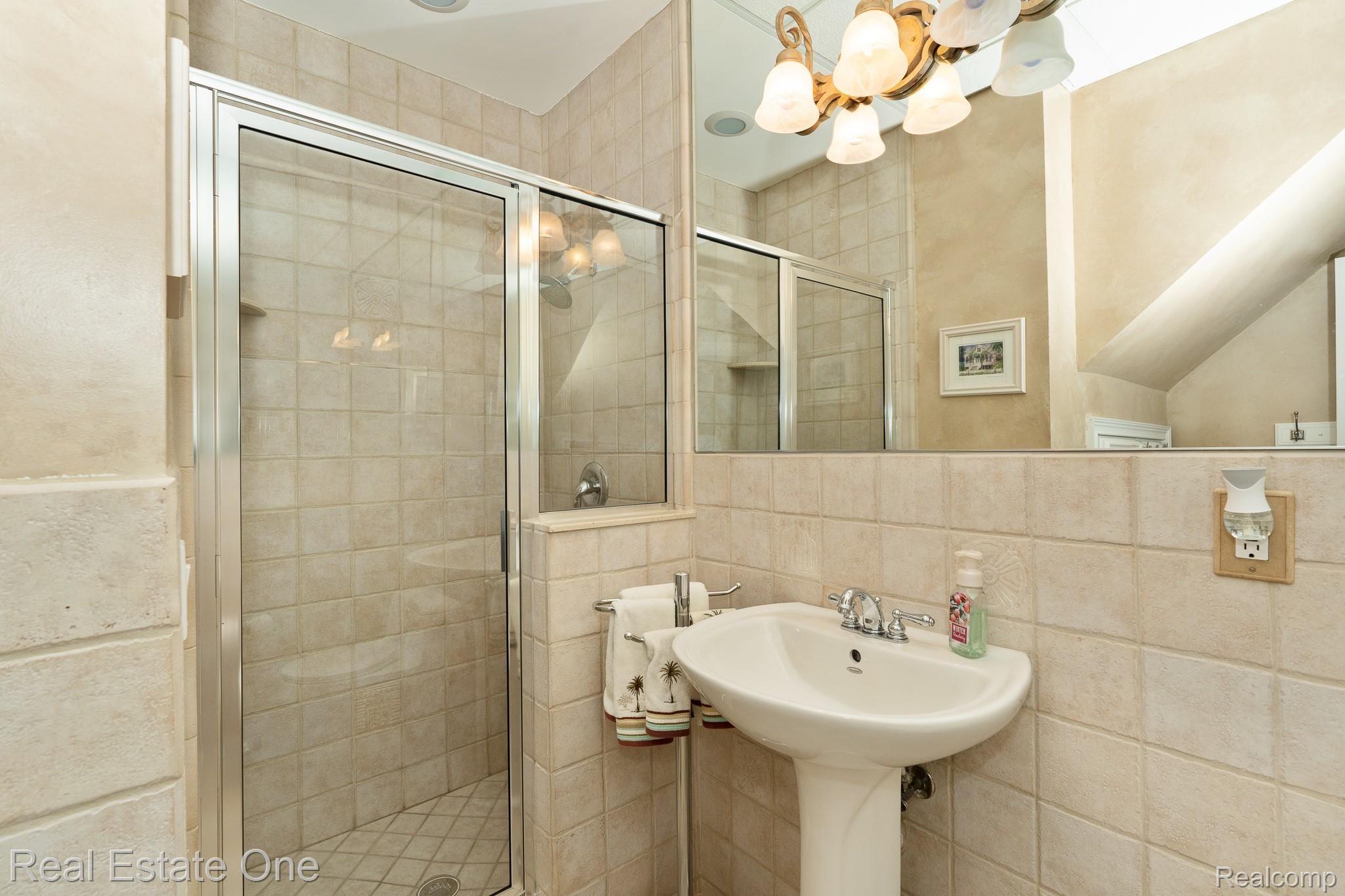 1562 Elcroft Court Rochester, MI 48307 - Photo 46 of 71 Elcroft MLS-W152.jpg