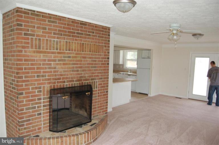6909 Robinia Road Temple Hills, MD 20748 - Photo 4 of 16 Living Room