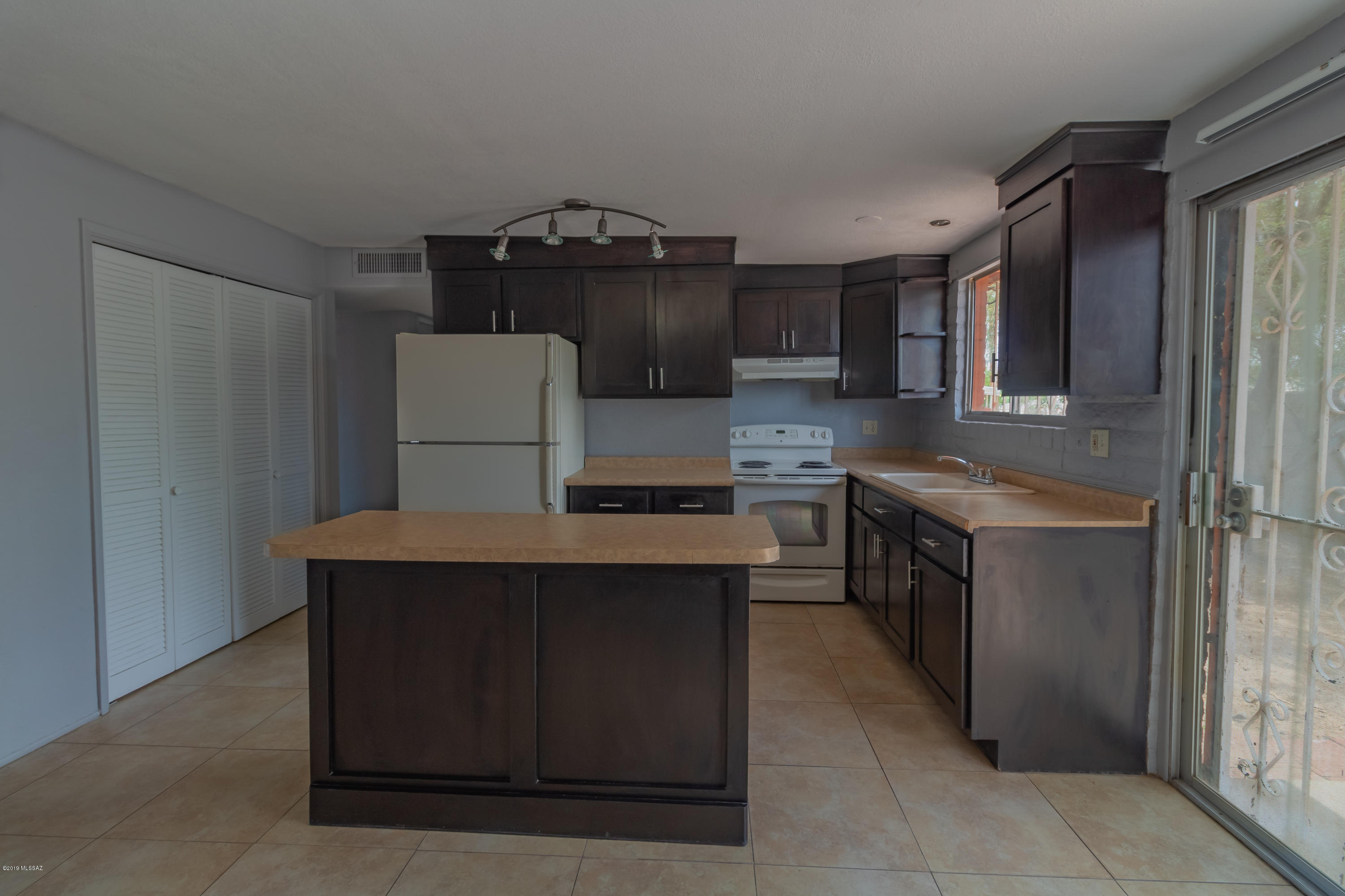 1993 West Dominy Road Tucson, AZ 85713 - Photo 11 of 24