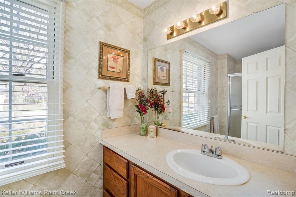 1198 Valley Stream Drive Rochester Hills, MI 48309 - Photo 17 of 24
