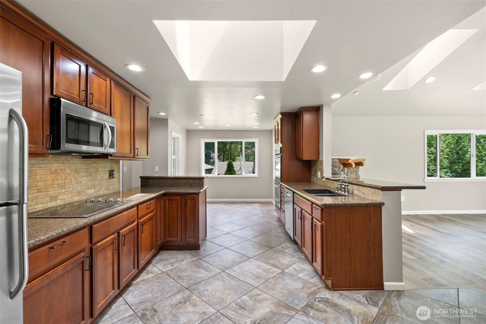 17210 Southeast May Valley Road Renton, WA 98059 - Photo 10 of 36 Gallery Image 10