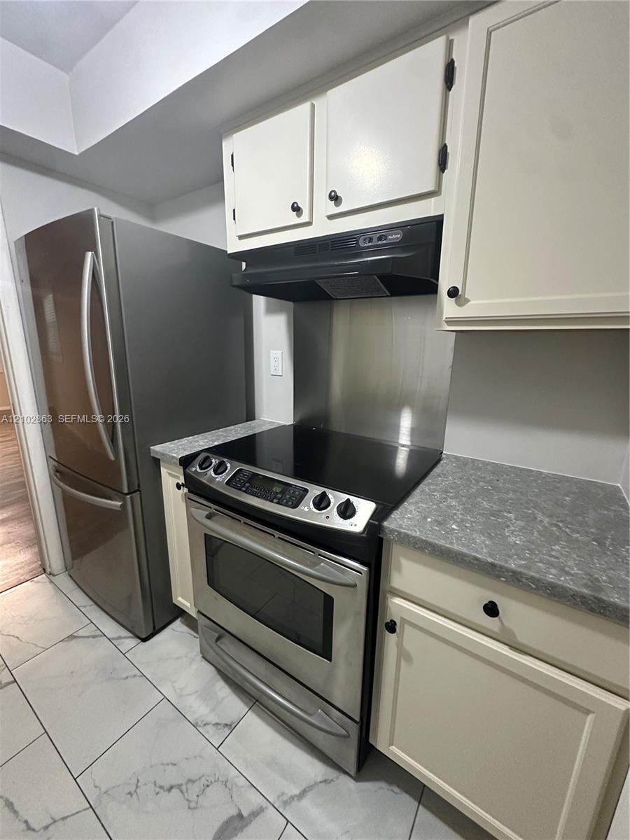 1050 East Sample Road, Unit 202 Pompano Beach, FL 33064 - Photo 2 of 16 Gallery Image 2