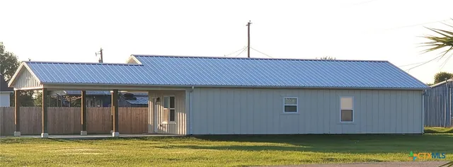 a house view with swimming pool