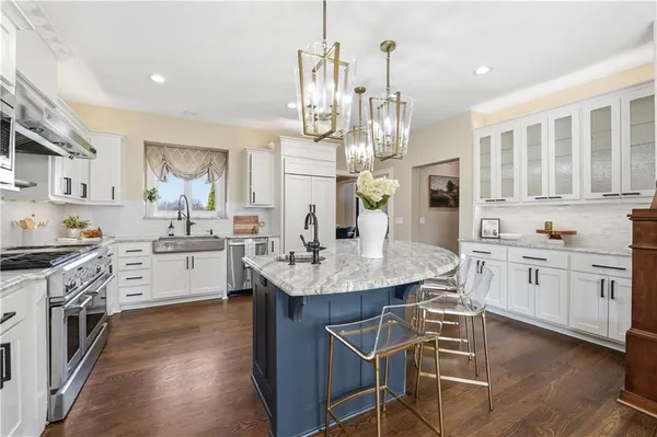 $2,750,000 | 20711 Benson Street, Bucyrus, KS 66013